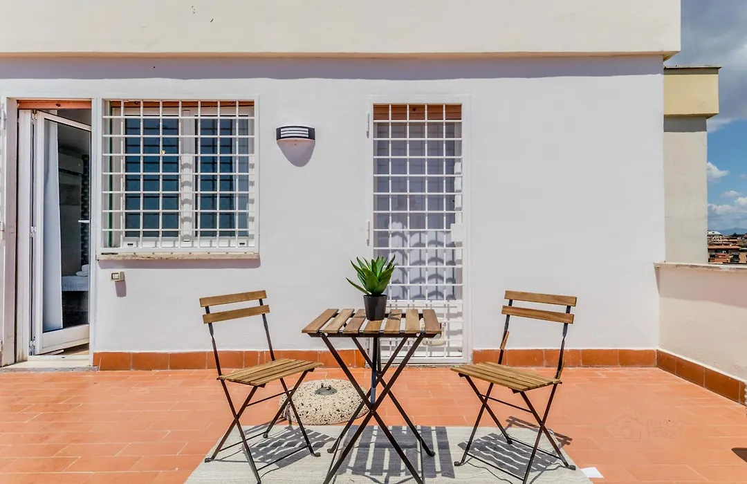 La Petit Maison-1